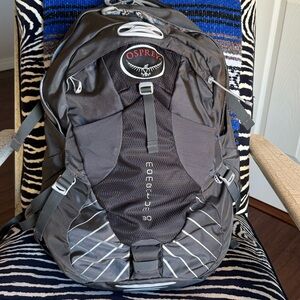 Here is the Osprey Momentum 30 in carbide gray.